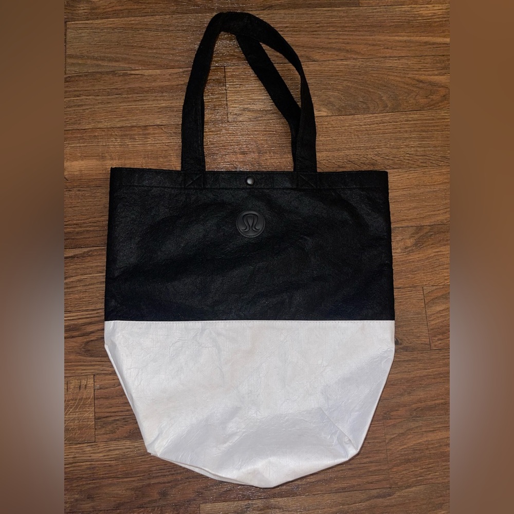 Lululemon reuseable large size tote